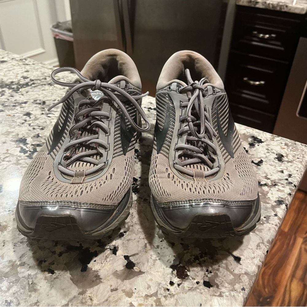 Brooks Ghost 10 Men’s Grey Black Running Sneaker Shoes 1102571D034 Size 13 D